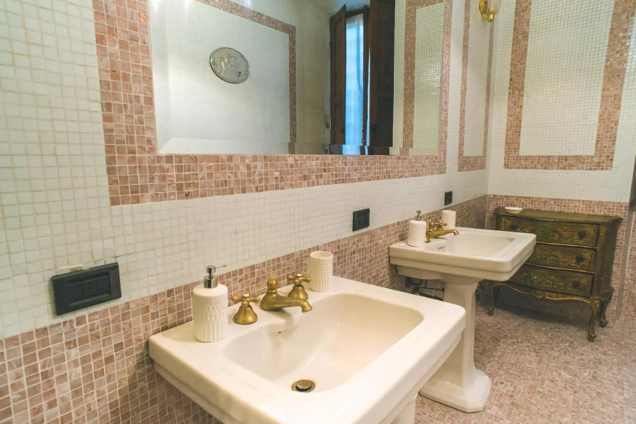 Albizi Prestige Apartment Florencja 0*,